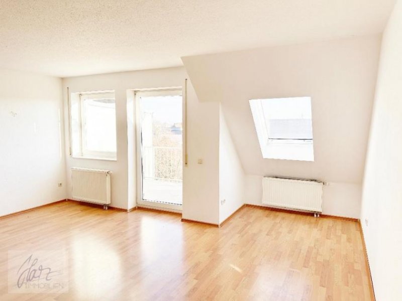 Riesa ***HELLE MAISONETTEWOHNUNG MIT BALKON*** individuellem Grundriss und Dachschrägen – Wohncharakter mit Flair in Riesa Wohnung