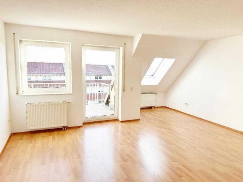 Riesa ***HELLE MAISONETTEWOHNUNG MIT BALKON*** individuellem Grundriss und Dachschrägen – Wohncharakter mit Flair in Riesa Wohnung