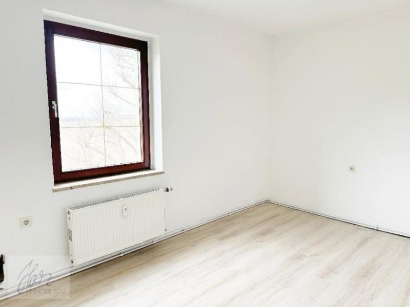 Nünchritz ***WOHNEN IM GRÜNEN*** – Komfortabel, ruhig und familienfreundlich... 3-Raumwohnung mit Tageslichtbad und opionaler ab sofort