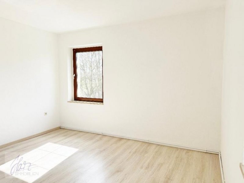 Nünchritz ***WOHNEN IM GRÜNEN*** – Komfortabel, ruhig und familienfreundlich... 3-Raumwohnung mit Tageslichtbad und opionaler ab sofort