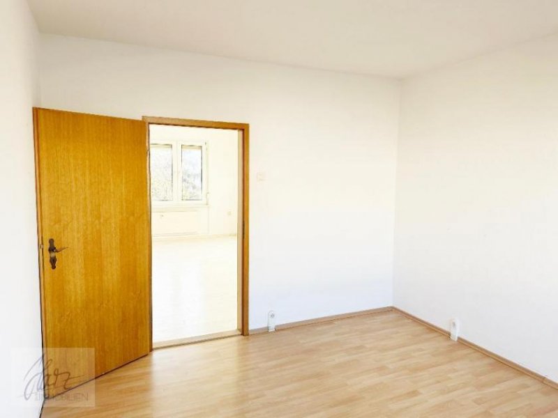 Zeithain *** IHR NEUES ZUHAUSE WARTET – 3-RAUM-WOHNUNG IN ZEITHAIN MIT RENOVIERUNGSVORTEIL ZUR MIETE! *** Wohnung mieten