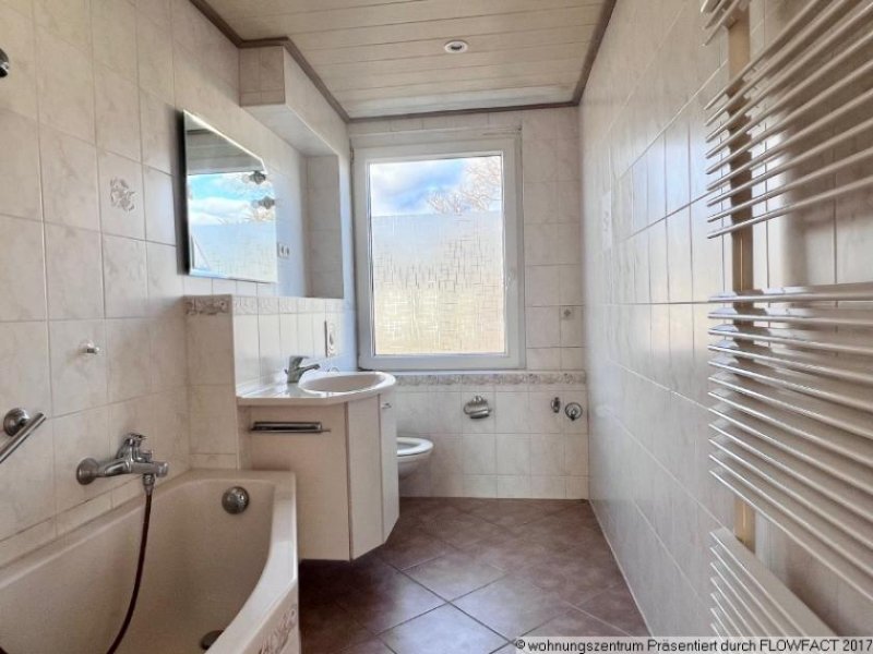 Klipphausen Hübsche helle 3-Zimmer-Wohnung, Einbauküche, Garage, Wannenbad! Wohnung mieten