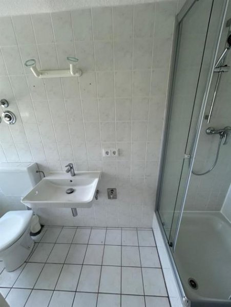 Pirna Gepflegte 2-Zimmer mit Laminat in guter Lage! Wohnung mieten