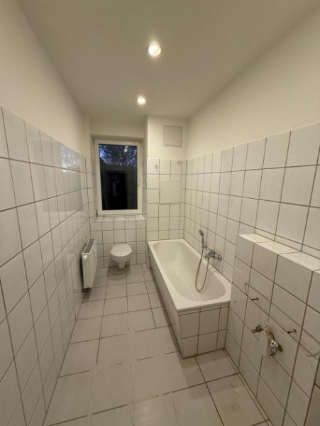 Leipzig Gemütliche 5-Zimmer mit Laminat und Tageslichtbad mit Wanne in guter Lage! Wohnung mieten