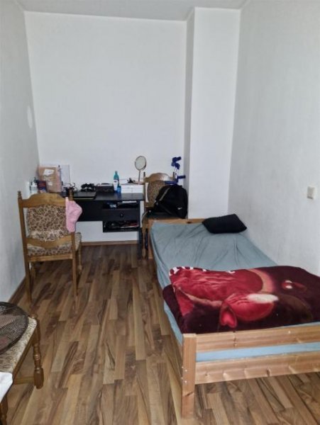 Leipzig Gemütliche 5-Zimmer mit Laminat und Tageslichtbad mit Wanne in guter Lage! Wohnung mieten
