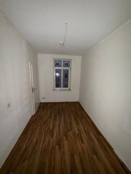 Leipzig Gemütliche 5-Zimmer mit Laminat und Tageslichtbad mit Wanne in guter Lage! Wohnung mieten