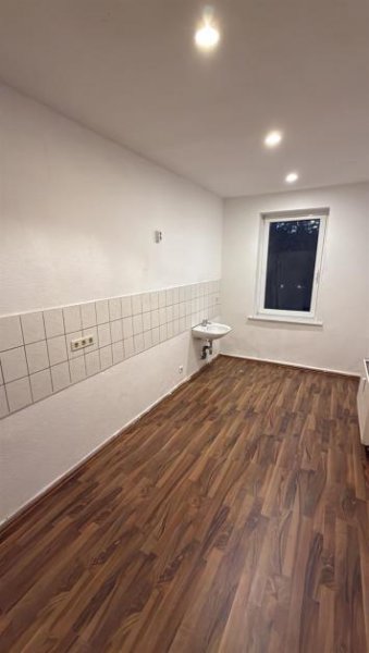 Leipzig Gemütliche 5-Zimmer mit Laminat und Tageslichtbad mit Wanne in guter Lage! Wohnung mieten