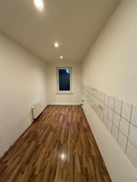 Leipzig Gemütliche 5-Zimmer mit Laminat und Tageslichtbad mit Wanne in guter Lage! Wohnung mieten