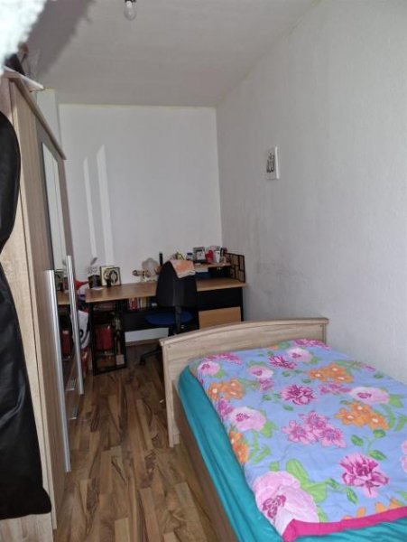 Leipzig Gemütliche 5-Zimmer mit Laminat und Tageslichtbad mit Wanne in guter Lage! Wohnung mieten