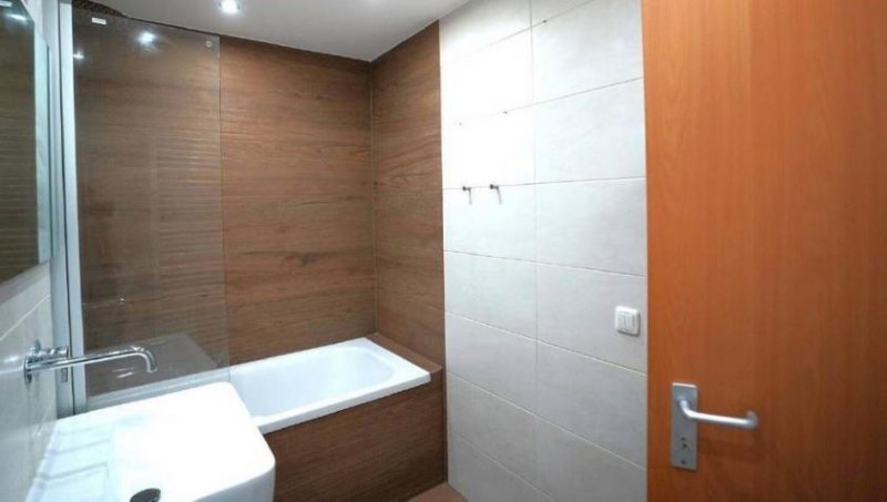 Leipzig Zweitbezug! Große 3-Zimmer mit Tiefgarage, EBK, Balkon und Wanne am See! Wohnung mieten