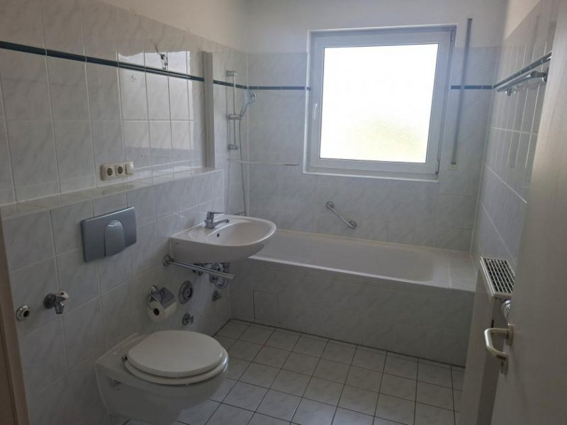 Leipzig Großzschocher - gemütliche 2 Zimmerwohnung mit Balkon und Wannenbad Wohnung mieten