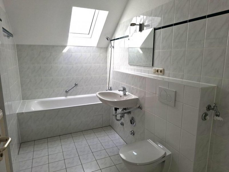 Leipzig Leipzig-Großzschocher 3 Zimmerwohnung mit Balkon, Wannenbad und Stellplatz Wohnung mieten