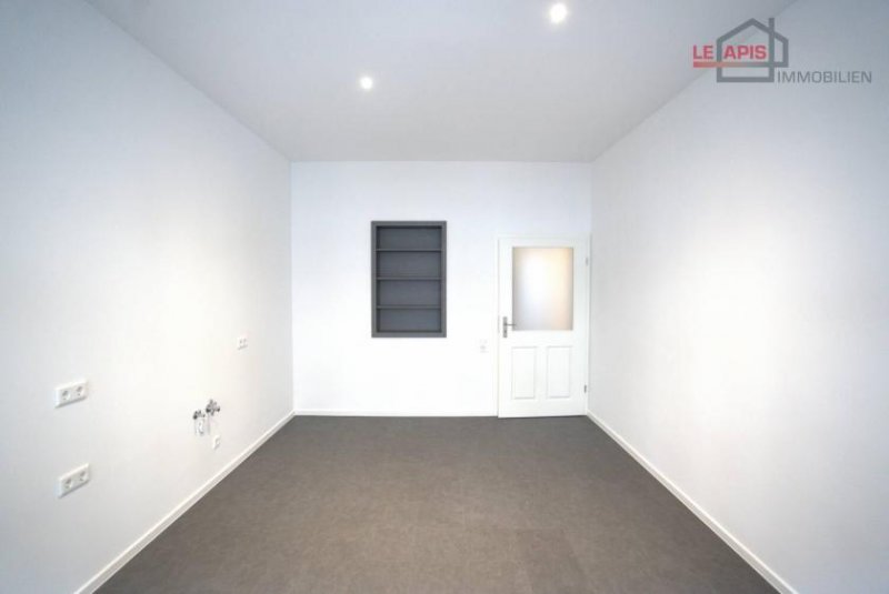 Leipzig ROLLSTUHLFAHRER AUFGEPASST! SCHICKE KOMPLETT RENOVIERTE 2-RWG M. GR. TAGESLICHTBAD U. TREPPENLIFT Wohnung mieten