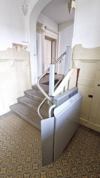 Leipzig ROLLSTUHLFAHRER AUFGEPASST! SCHICKE KOMPLETT RENOVIERTE 2-RWG M. GR. TAGESLICHTBAD U. TREPPENLIFT Wohnung mieten