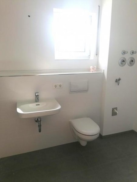 Leipzig Helle und freundliche 3 Zimmer Maisonettewohnung mit Balkon, Wannenbad und Tiefgaragenstellplatz Wohnung mieten