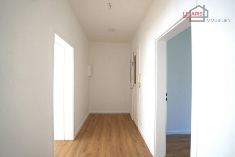 Zwenkau SCHICKE, RENOVIERTE EG-HOCHP.-3-RWG M. TAGESLICHTBAD U. AR IN BELIEBETER LAGE NÄHE D. ZWENKAUER SEES Wohnung mieten