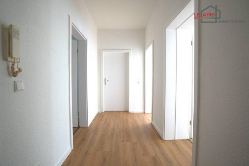 Zwenkau SCHICKE, RENOVIERTE EG-HOCHP.-3-RWG M. TAGESLICHTBAD U. AR IN BELIEBETER LAGE NÄHE D. ZWENKAUER SEES Wohnung mieten