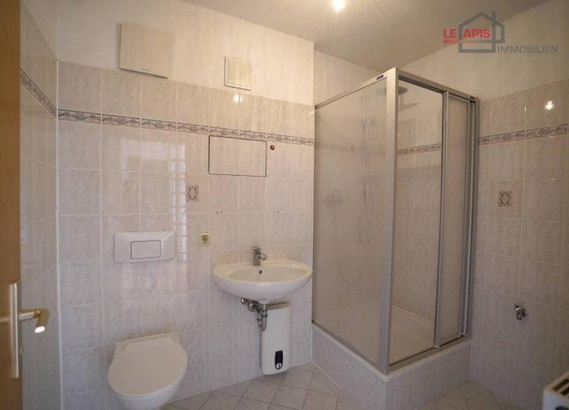 Borsdorf SCHICKE DG-1-RWG INKL. EXTRA RAUM O. EBENE IN GRÜNER LAGE V. BORSDORF M. BK U. OFF. KÜCHE (EBK) Wohnung mieten