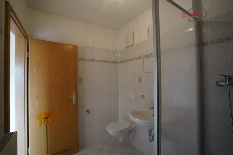 Borsdorf SCHICKE DG-1-RWG INKL. EXTRA RAUM O. EBENE IN GRÜNER LAGE V. BORSDORF M. BK U. OFF. KÜCHE (EBK) Wohnung mieten