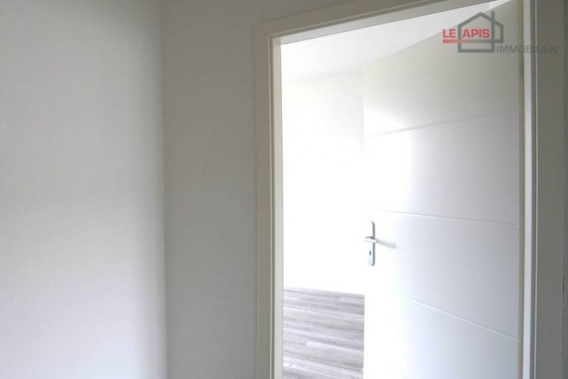 Böhlen +++GEMÜTLICHE, RENOVIERTE 2-RWG IM CHARMANTEN BÖHLEN M. WOHNKÜCHE, TAGELICHTBAD U. PKW-STELLPLATZ+++ Wohnung mieten