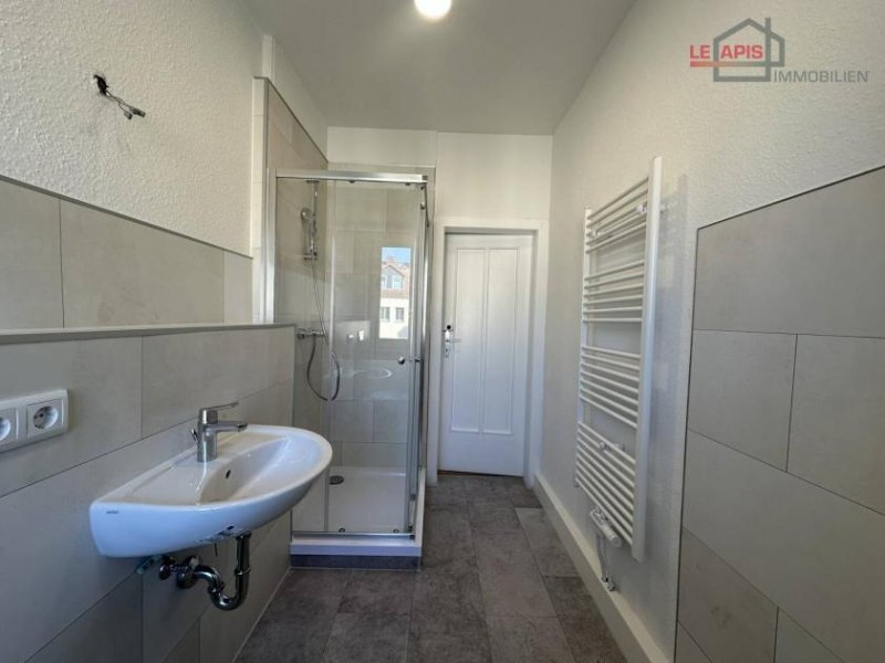 Böhlen GEMÜTLICHE, RENOVIERTE 4-RWG IM CHARMANTEN BÖHLEN M. SEPARATER KÜCHE, TAGELICHTBAD U. PKW-STELLPL. Wohnung mieten