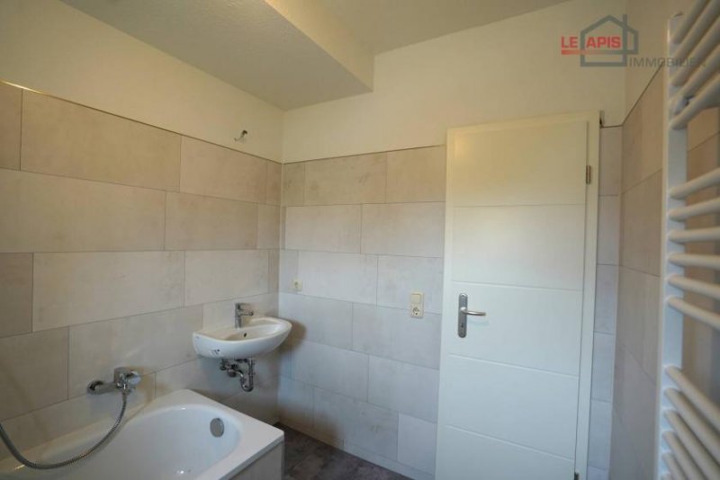 Böhlen +++GEMÜTLICHE, RENOVIERTE 2-RWG IM CHARMANTEN BÖHLEN M. WOHNKÜCHE, TAGELICHTBAD U. PKW-STELLPLATZ+++ Wohnung mieten