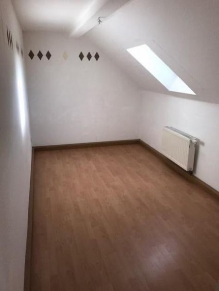 Roßwein DG 3,5-Zimmer mit Tageslichtbad und Laminat in ruhiger Lage!!! Wohnung mieten