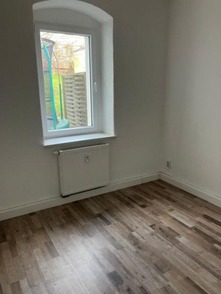 Roßwein Gemütliche 1,5-Zimmer mit Laminat, EBK und Hausgarten in guter Lage!!! Wohnung mieten