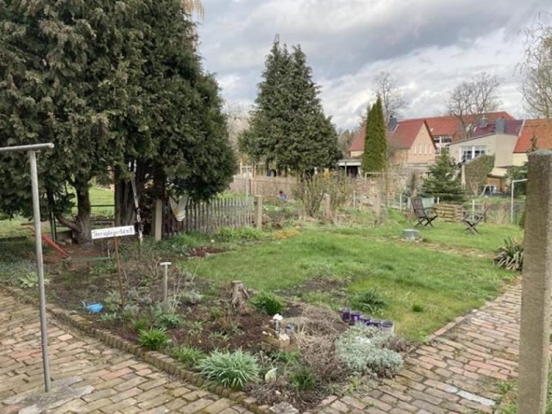 Roßwein Gemütliche 2-Zimmer mit Laminat und Wannenbad in ruhiger Lage! Wohnung mieten