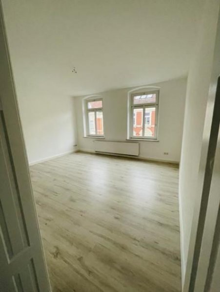 Roßwein Gemütliche 4-Zimmer mit Laminat und Tageslicht Wannenbad in guter Lage! Wohnung mieten