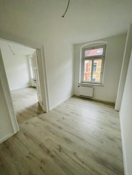Roßwein Gemütliche 4-Zimmer mit Laminat und Tageslicht Wannenbad in guter Lage! Wohnung mieten