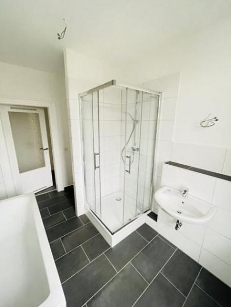 Roßwein Gemütliche 4-Zimmer mit Laminat und Tageslicht Wannenbad in guter Lage! Wohnung mieten