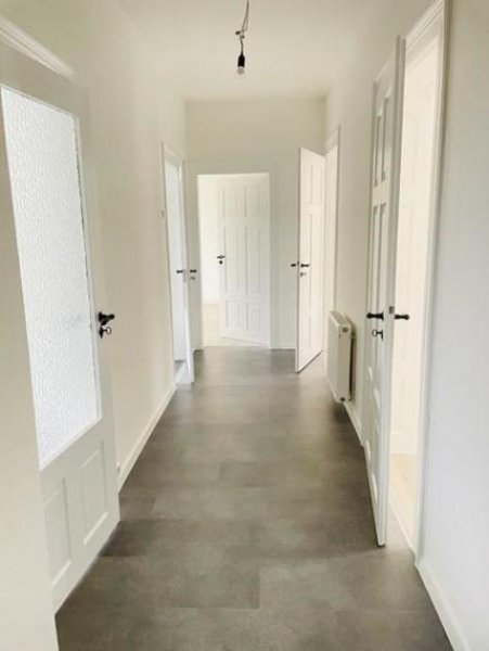 Roßwein Gemütliche 4-Zimmer mit Laminat und Tageslicht Wannenbad in guter Lage! Wohnung mieten