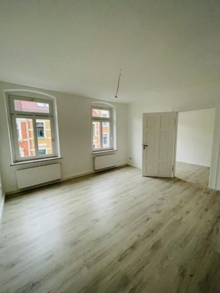 Roßwein Gemütliche 4-Zimmer mit Laminat und Tageslicht Wannenbad in guter Lage! Wohnung mieten