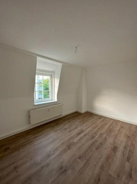 Roßwein Großzügige 4-Zimmer mit Laminat und 2xWannenbad guter Lage! Wohnung mieten