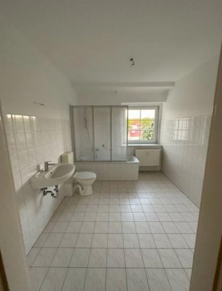 Roßwein Großzügige 4-Zimmer mit Laminat und 2xWannenbad guter Lage! Wohnung mieten