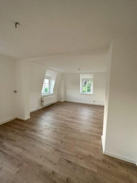 Roßwein Großzügige 4-Zimmer mit Laminat und 2xWannenbad guter Lage! Wohnung mieten