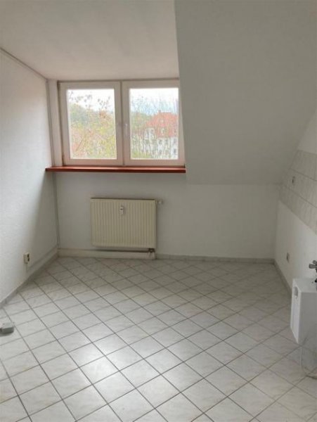Roßwein Großzügige DG 4-Zimmer mit Laminat, Wannenbad und Balkon in ruhiger Lage! Wohnung mieten