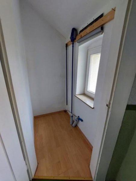 Roßwein Großzügige DG 4-Zimmer mit Laminat, Wannenbad und Balkon in ruhiger Lage! Wohnung mieten