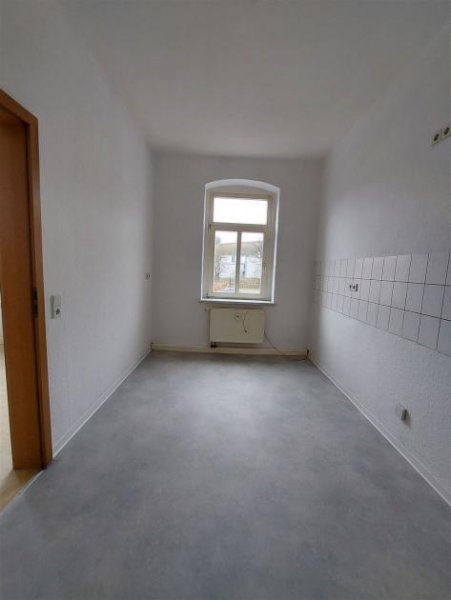 Roßwein Kleine 2-Zimmerwohnung mit Laminat, Balkon und offener Küche in ruhiger Lage! Wohnung mieten