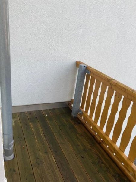 Roßwein Kleine 2-Zimmerwohnung mit Laminat, Balkon und offener Küche in ruhiger Lage! Wohnung mieten