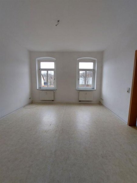 Roßwein Kleine 2-Zimmerwohnung mit Laminat, Balkon und offener Küche in ruhiger Lage! Wohnung mieten