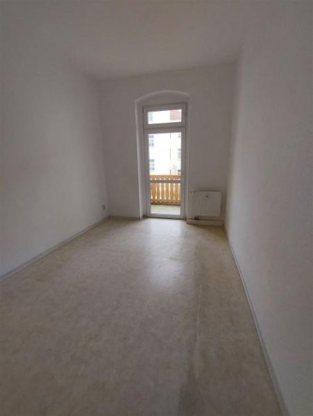 Roßwein Kleine 2-Zimmerwohnung mit Laminat, Balkon und offener Küche in ruhiger Lage! Wohnung mieten