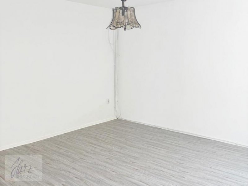 Mühlberg (Landkreis Elbe-Elster) ***ALTERSGERECHTE 2-RAUMWOHNUNG IM ERDGESCHOSS- ERSTBEZUG NACH SANIERUNG*** mit 2 Tageslichtbädern inkl. Eckbadewanne, Duche ab