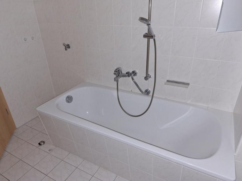 Halle (Saale) In Halle Weingärten, gemütliche 2. Zimmerwohnung mit Terrasse, Wannenbad im Erdgeschoss Wohnung mieten