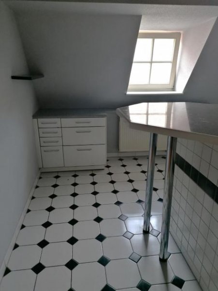 Naumburg (Saale) Dachgeschosswohnung - 3 Zimmer mit Wannen- und Duschbad Wohnung mieten