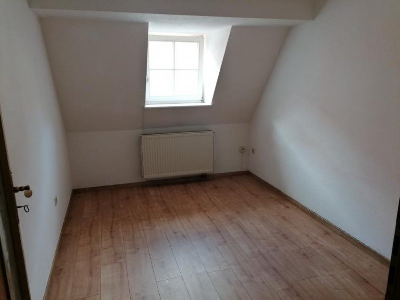 Naumburg (Saale) Dachgeschosswohnung - 3 Zimmer mit Wannen- und Duschbad Wohnung mieten