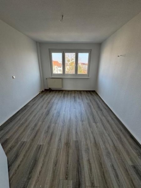 Dessau-Roßlau Schöne stilvolle 3-R-Wohnung im 3.OG mit BLK.ca.58,20 m²zu vermieten. Wohnung mieten