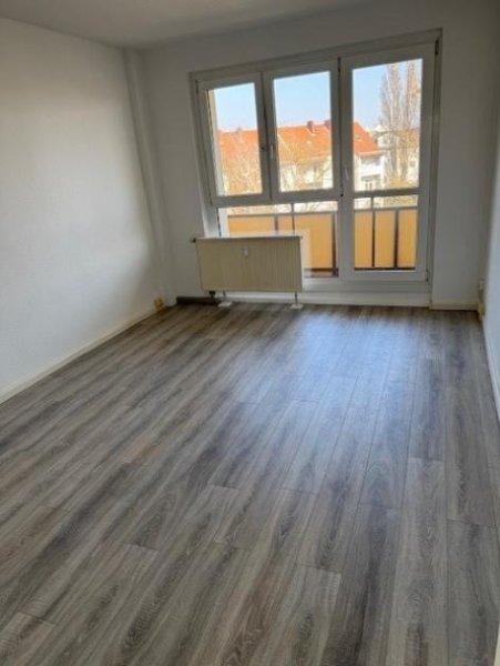 Dessau-Roßlau Schöne stilvolle 3-R-Wohnung im 3.OG mit BLK.ca.58,20 m²zu vermieten. Wohnung mieten