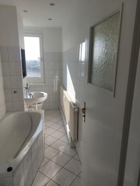 Dessau-Roßlau Wohnen über der Stadt freundliche helle 3-R-Wohnung im DG.ca.58,20 m² mit BLK. zu vermieten. Wohnung mieten
